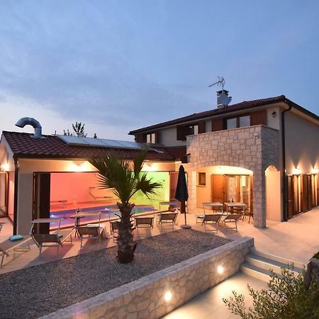 Villa Muskatel -With Heated Pool Brzac Bagian luar foto