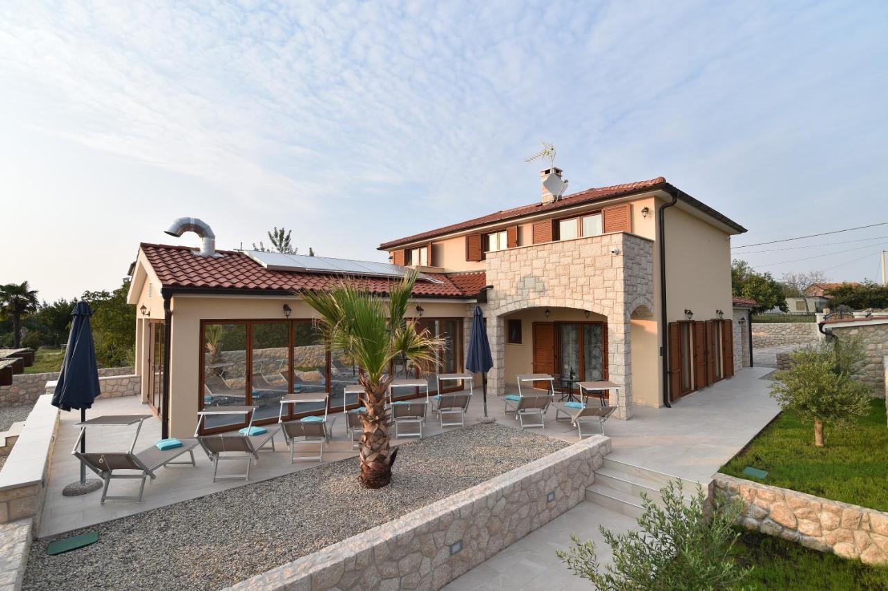 Villa Muskatel -With Heated Pool Brzac Bagian luar foto