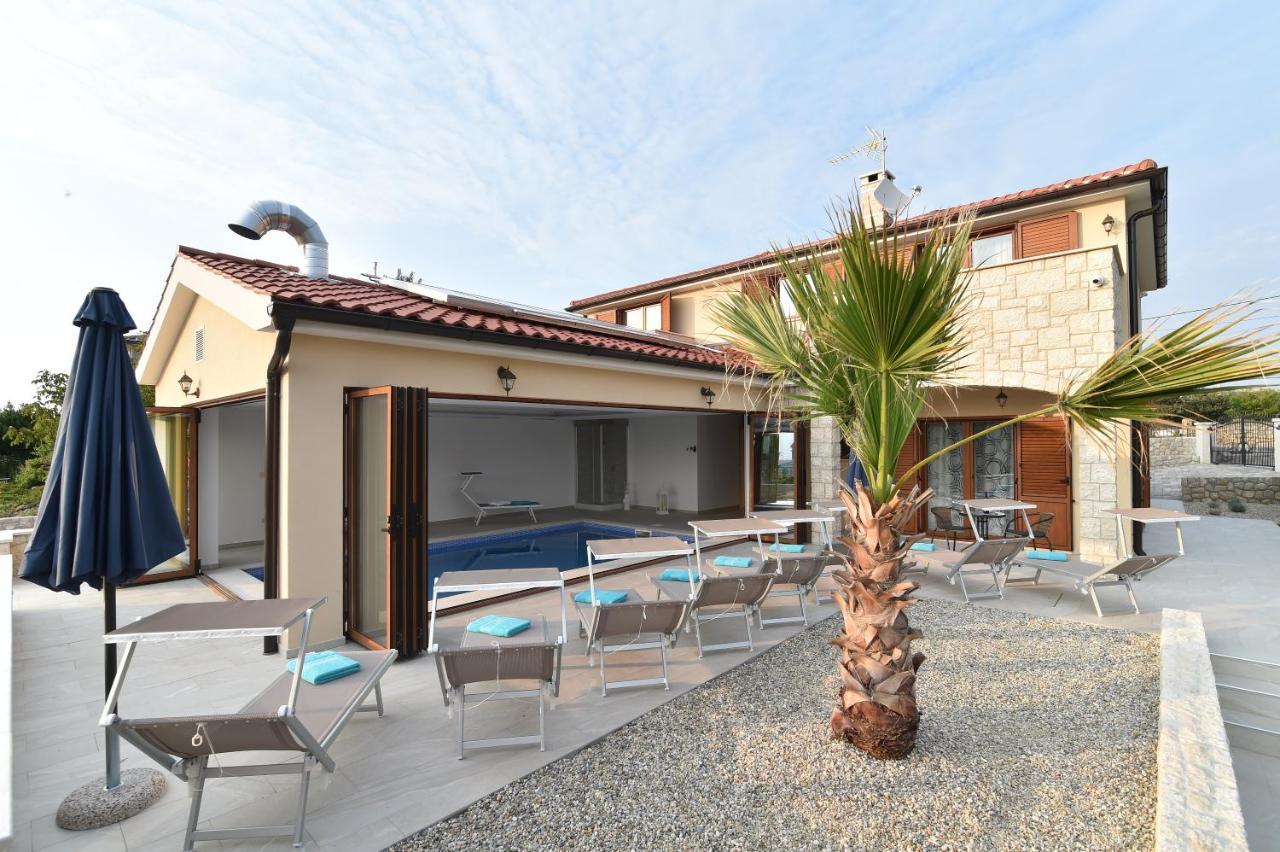 Villa Muskatel -With Heated Pool Brzac Bagian luar foto