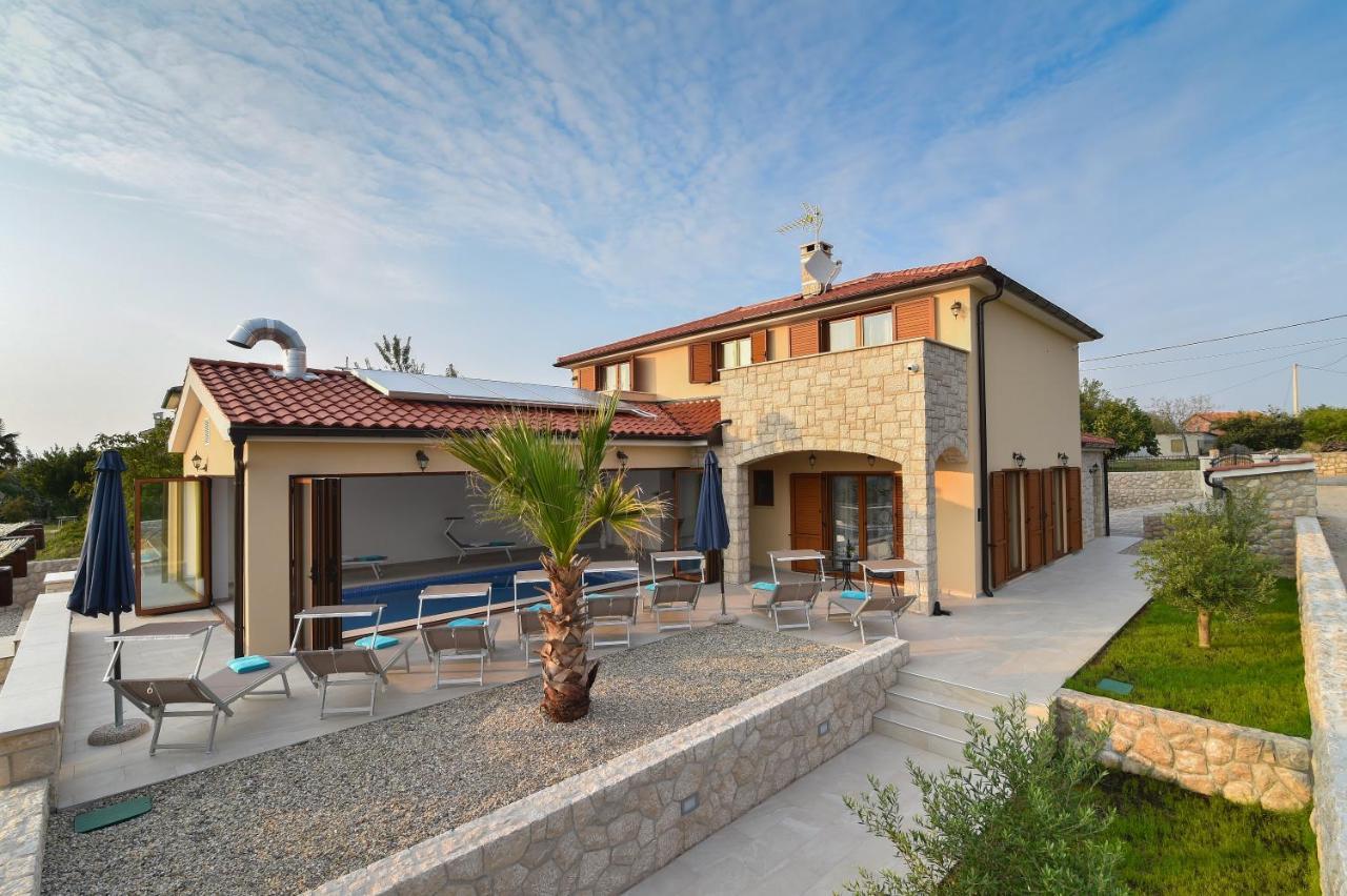 Villa Muskatel -With Heated Pool Brzac Bagian luar foto