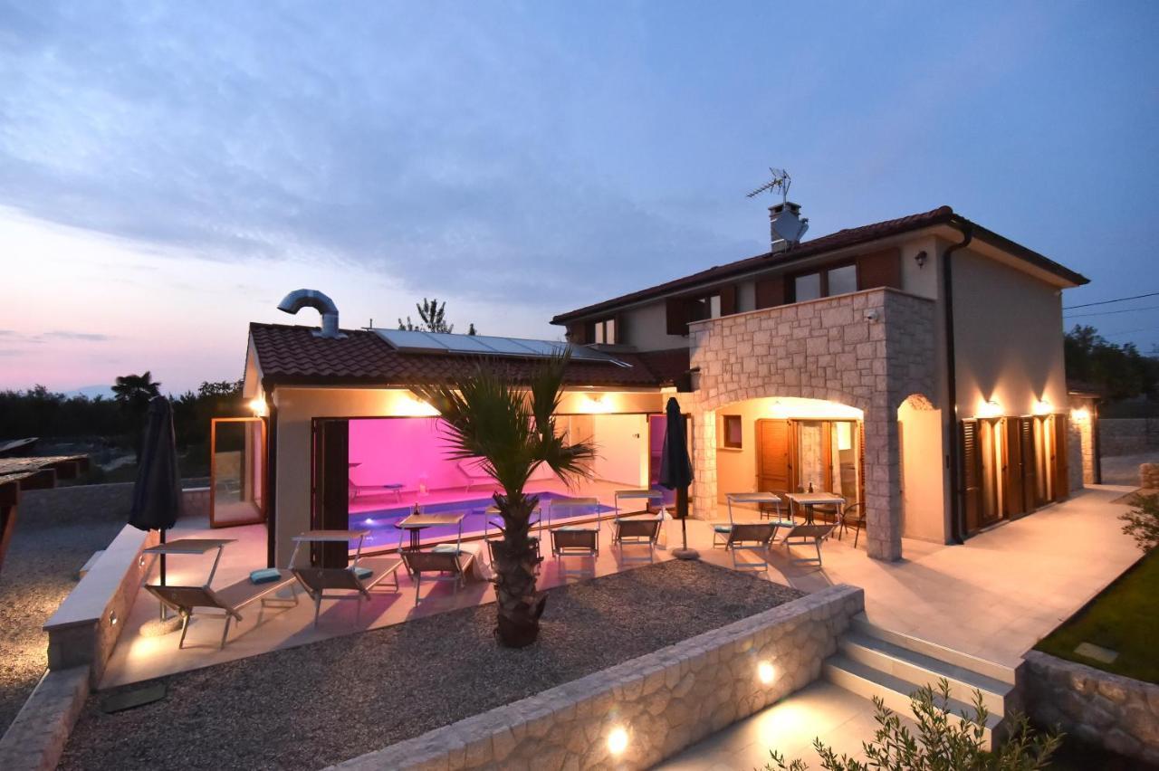 Villa Muskatel -With Heated Pool Brzac Bagian luar foto