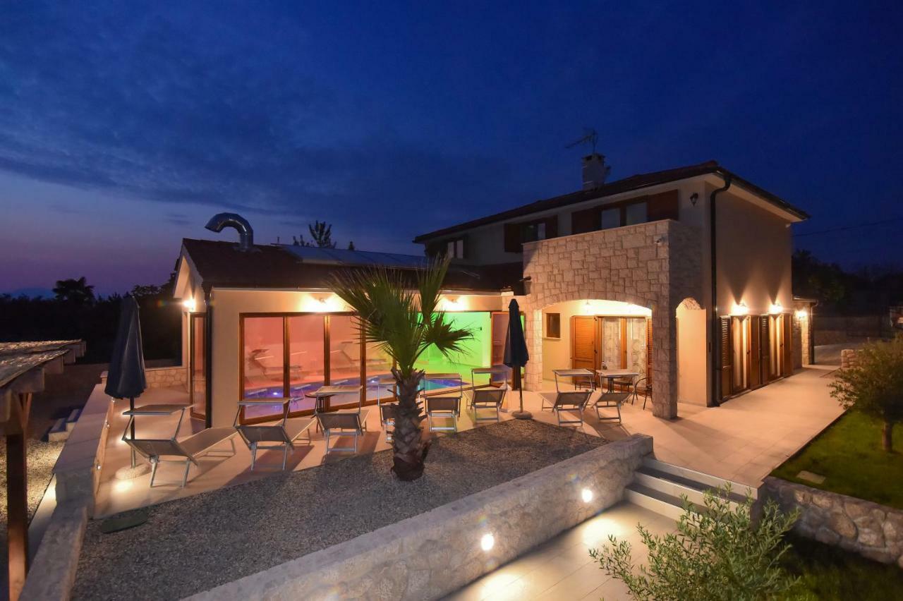 Villa Muskatel -With Heated Pool Brzac Bagian luar foto